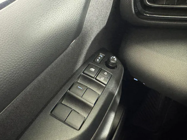 Toyota Yaris 1.5 VVT-i HSD Trend