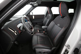 https://vehicle.imgix.net/4353758/de3f6f46-937a-4b4f-acba-581a6f48881d.jpg
