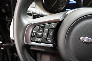 immagine del veicolo JAGUAR E-Pace 2.0 T 200 R-Dynamic S AWD