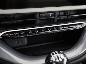 https://vehicle.imgix.net/4353794/2cd74b1e-97ad-4166-b1f1-a78356ac1342.jpg
