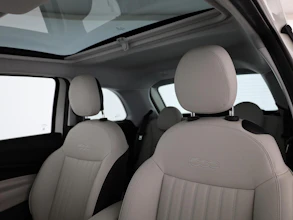 https://vehicle.imgix.net/4353794/743399bd-b4e0-41ad-a8de-98f312eb9201.jpg