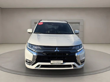MITSUBISHI OUTLANDER 8
