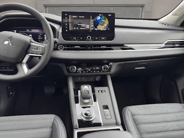 MITSUBISHI OUTLANDER 12