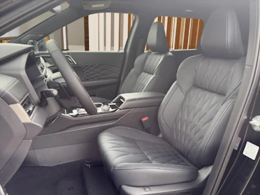 MITSUBISHI OUTLANDER 9