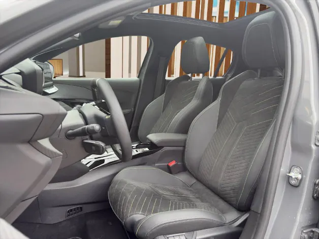 Peugeot 208 1.2 Hybrid 145 GT