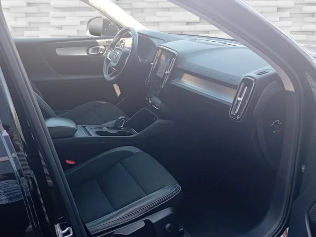 Volvo XC40 2.0 T4 Momentum AWD