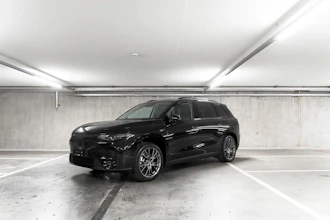 https://vehicle.imgix.net/4354110/d4536d7f-647c-486f-8ccd-007407703cc7.jpg