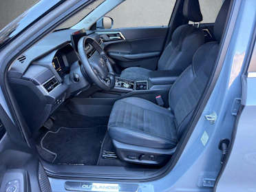 MITSUBISHI OUTLANDER 9