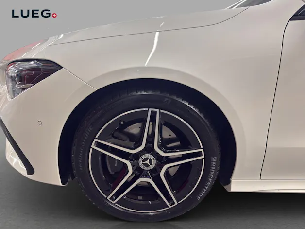 Mercedes-Benz CLA 220 4M - AMG / Rückfahrkamera / Standheizung / Panorama-Dach