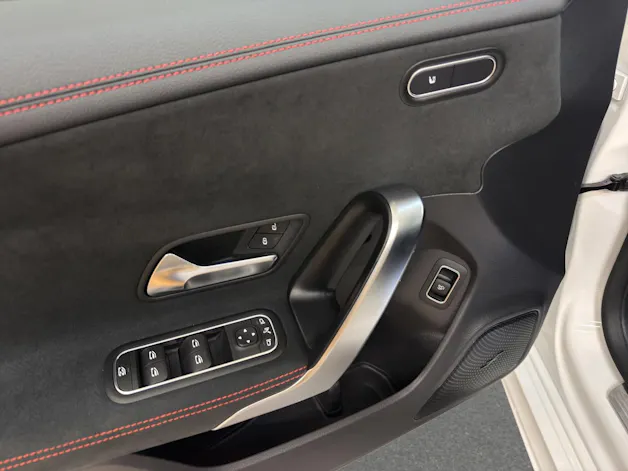 Mercedes-Benz CLA 220 4M - AMG / Rückfahrkamera / Standheizung / Panorama-Dach