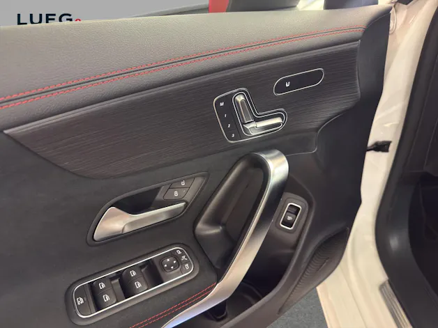 Mercedes-Benz CLA 200 - AMG / Rückfahrkamera / Panorama-Dach / Ambiente-Licht