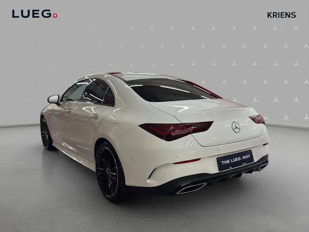 Mercedes-Benz CLA 200 - AMG / Rückfahrkamera / Panorama-Dach / Ambiente-Licht