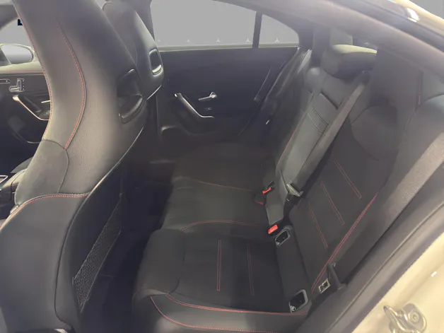Mercedes-Benz CLA 200 - AMG / Rückfahrkamera / Panorama-Dach / Ambiente-Licht