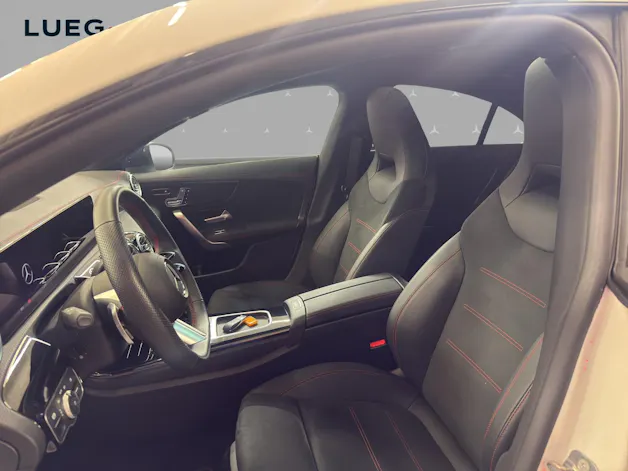 Mercedes-Benz CLA 200 - AMG / Rückfahrkamera / Panorama-Dach / Ambiente-Licht