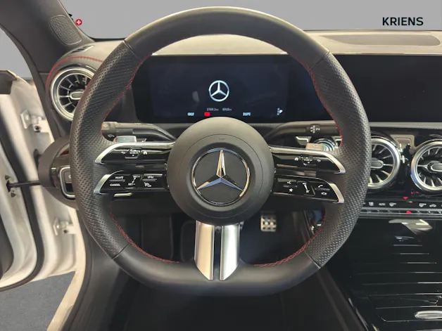 Mercedes-Benz CLA 200 - AMG / Rückfahrkamera / Panorama-Dach / Ambiente-Licht