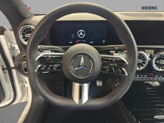 Mercedes-Benz CLA 200 - AMG / Rückfahrkamera / Panorama-Dach / Ambiente-Licht