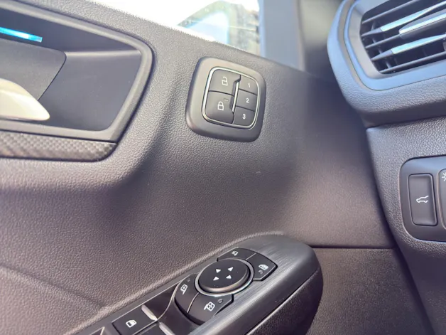 Ford Kuga 2.5 Hybrid ST-Line X 4x4 black&white Ed.