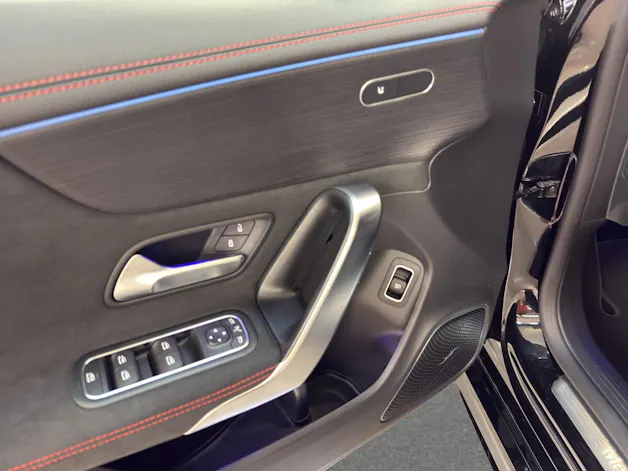 Mercedes-Benz CLA 200 - AMG / Rückfahrkamera / Head-Up Display / Soundsystem / Ambiente-Licht