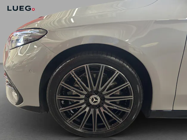Mercedes-Benz CLA 350 4M - 85 kWh - EQ - AMG / DISTRONIC / 360 Grad Kamera / Panorama-Dach