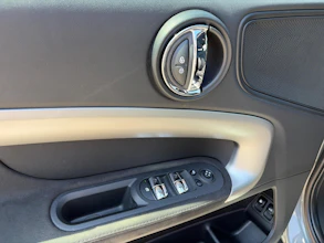 https://vehicle.imgix.net/4354972/8fe22eb9-11e3-47af-aee8-9908bf7e2edf.jpg
