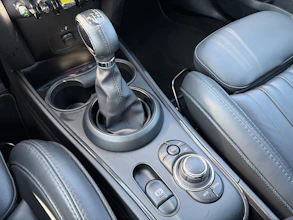 https://vehicle.imgix.net/4354972/9892b0d3-9299-4593-9a09-316fa8979e0a.jpg