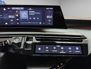 https://vehicle.imgix.net/4355018/391d7078-38f6-4957-b084-791d57aec3f4.jpg