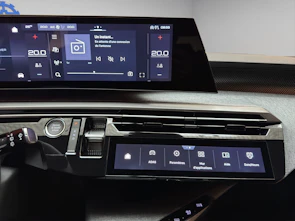 Fahrzeugbild PEUGEOT 5008 e-GT Exclusive AWD