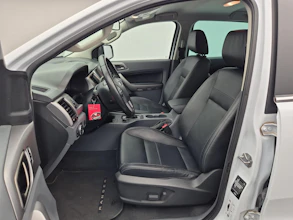 https://vehicle.imgix.net/4355253/95e6ef14-9e18-4aba-ba67-33648ccf246e.jpg