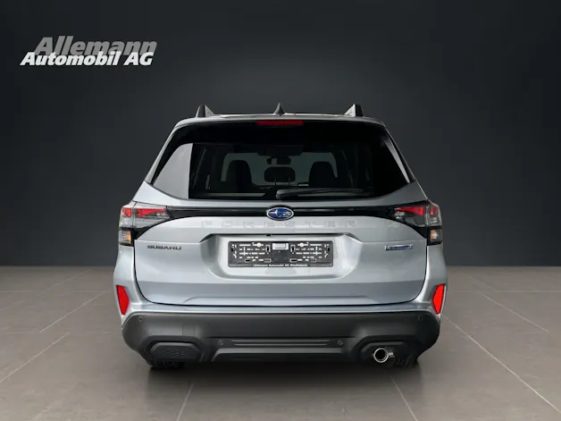 Subaru Forester Station 2.0i e-Boxer Swiss Plus
