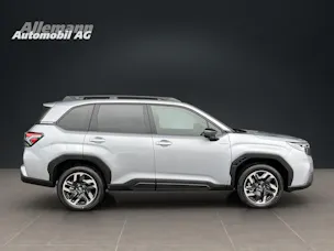 Subaru Forester Station 2.0i e-Boxer Swiss Plus