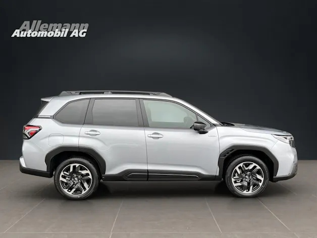 Subaru Forester Station 2.0i e-Boxer Swiss Plus