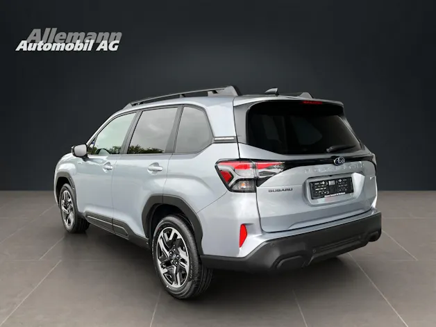 Subaru Forester Station 2.0i e-Boxer Swiss Plus