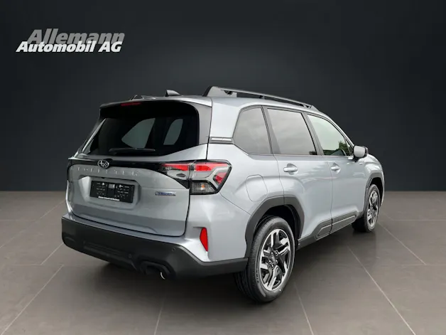 Subaru Forester Station 2.0i e-Boxer Swiss Plus
