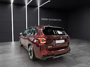 BMW iX3 E-Motor MFK 13.07.2026 Attraktiven Leasingzinssatz ab 0,9 % bei Abschluss einer BMW Fahrzeugversicherung.
