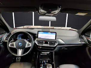 BMW iX3 E-Motor MFK 13.07.2026 Attraktiven Leasingzinssatz ab 0,9 % bei Abschluss einer BMW Fahrzeugversicherung.