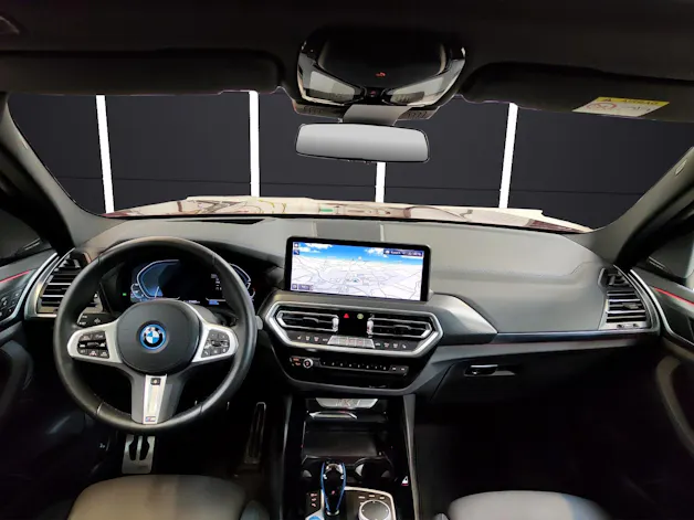 BMW iX3 E-Motor MFK 13.07.2026 Attraktiven Leasingzinssatz ab 0,9 % bei Abschluss einer BMW Fahrzeugversicherung.