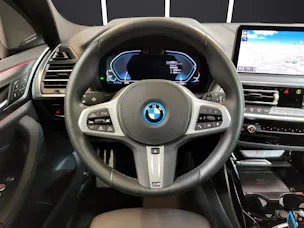 BMW iX3 E-Motor MFK 13.07.2026 Attraktiven Leasingzinssatz ab 0,9 % bei Abschluss einer BMW Fahrzeugversicherung.