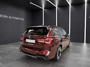 BMW iX3 E-Motor MFK 13.07.2026 Attraktiven Leasingzinssatz ab 0,9 % bei Abschluss einer BMW Fahrzeugversicherung.