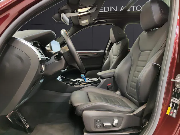 BMW iX3 E-Motor MFK 13.07.2026 Attraktiven Leasingzinssatz ab 0,9 % bei Abschluss einer BMW Fahrzeugversicherung.