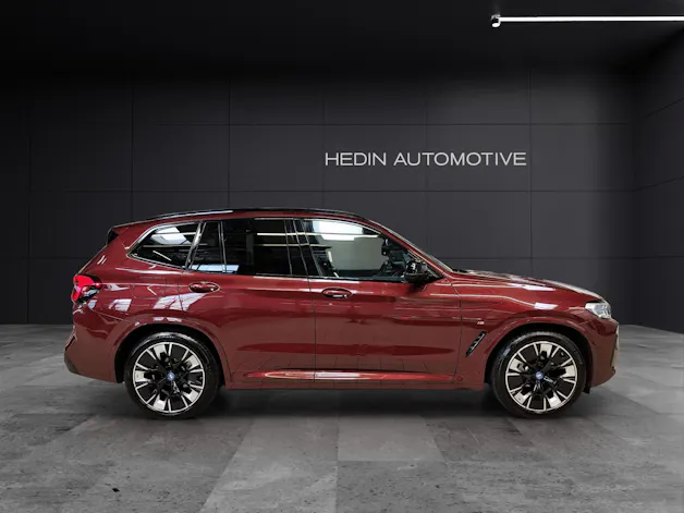 BMW iX3 E-Motor MFK 13.07.2026 Attraktiven Leasingzinssatz ab 0,9 % bei Abschluss einer BMW Fahrzeugversicherung.