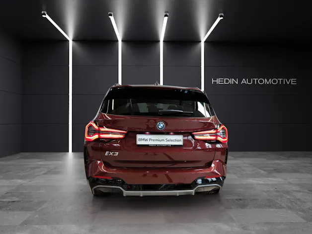 BMW iX3 E-Motor MFK 13.07.2026 Attraktiven Leasingzinssatz ab 0,9 % bei Abschluss einer BMW Fahrzeugversicherung.