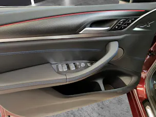 BMW iX3 E-Motor MFK 13.07.2026 Attraktiven Leasingzinssatz ab 0,9 % bei Abschluss einer BMW Fahrzeugversicherung.