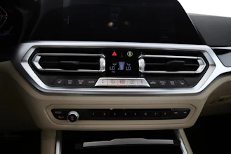 https://vehicle.imgix.net/4355374/3e41ffff-0469-4a38-ad41-ec941e472db4.jpg