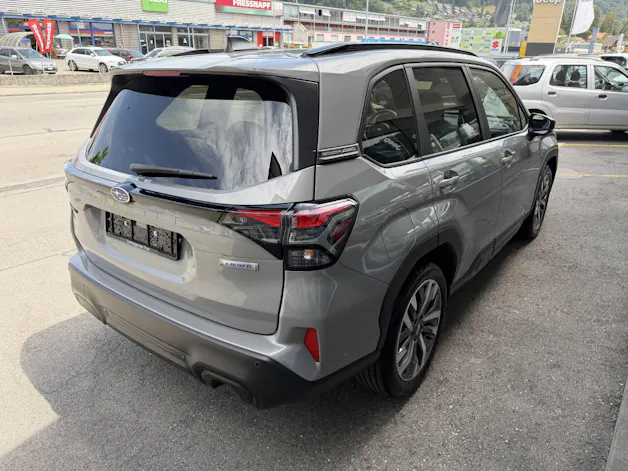 Subaru Forester Station 2.0i e-Boxer Luxury
