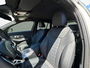 https://vehicle.imgix.net/4355741/eef5ca62-ddc6-4fd9-adfd-1392173ce43f.jpg
