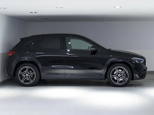 Mercedes-Benz GLA 200 "Night Star"