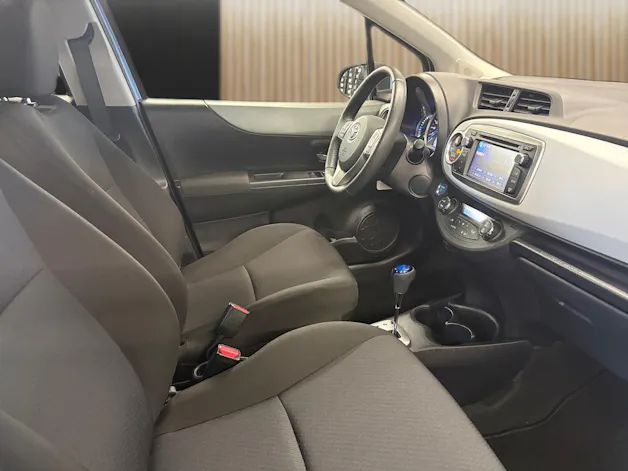 Toyota Yaris 1.5 VVT-i HSD Luna