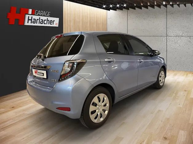 Toyota Yaris 1.5 VVT-i HSD Luna