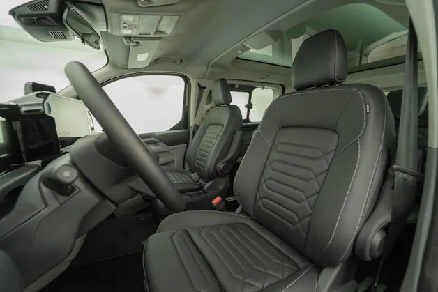 Ford Tourneo C Bus 320 L2 2.0 EcoBlue 170 Titanium
