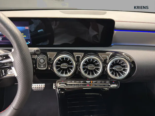 Mercedes-Benz CLA 200 - AMG / DISTRONIC / Rückfahrkamera / Panorama-Dach / Soundsystem